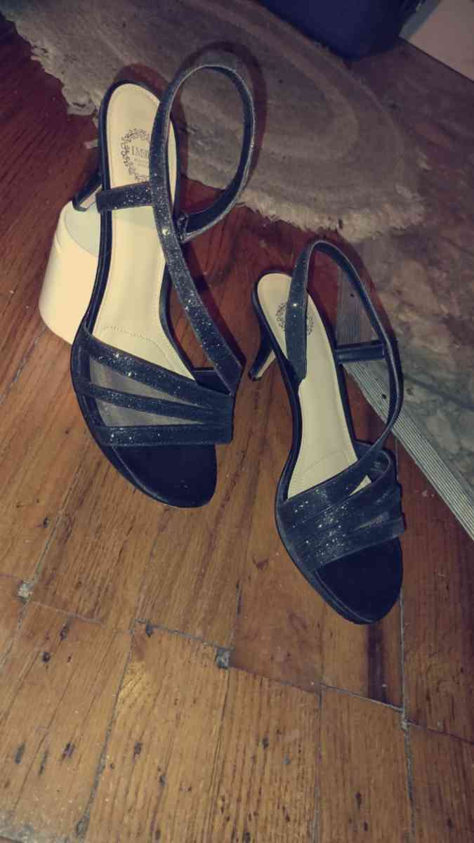 Womens Size 9 black heels