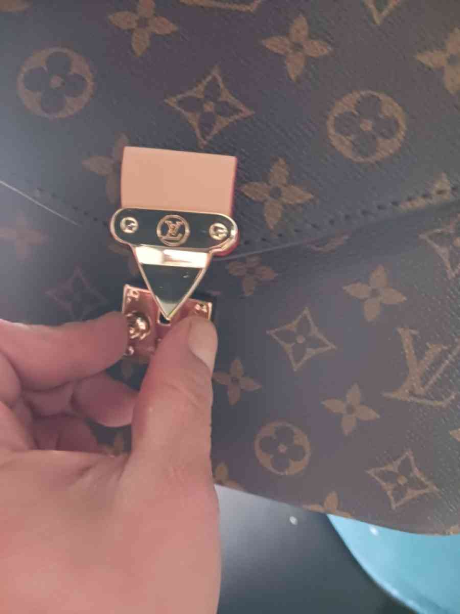 LV purse
