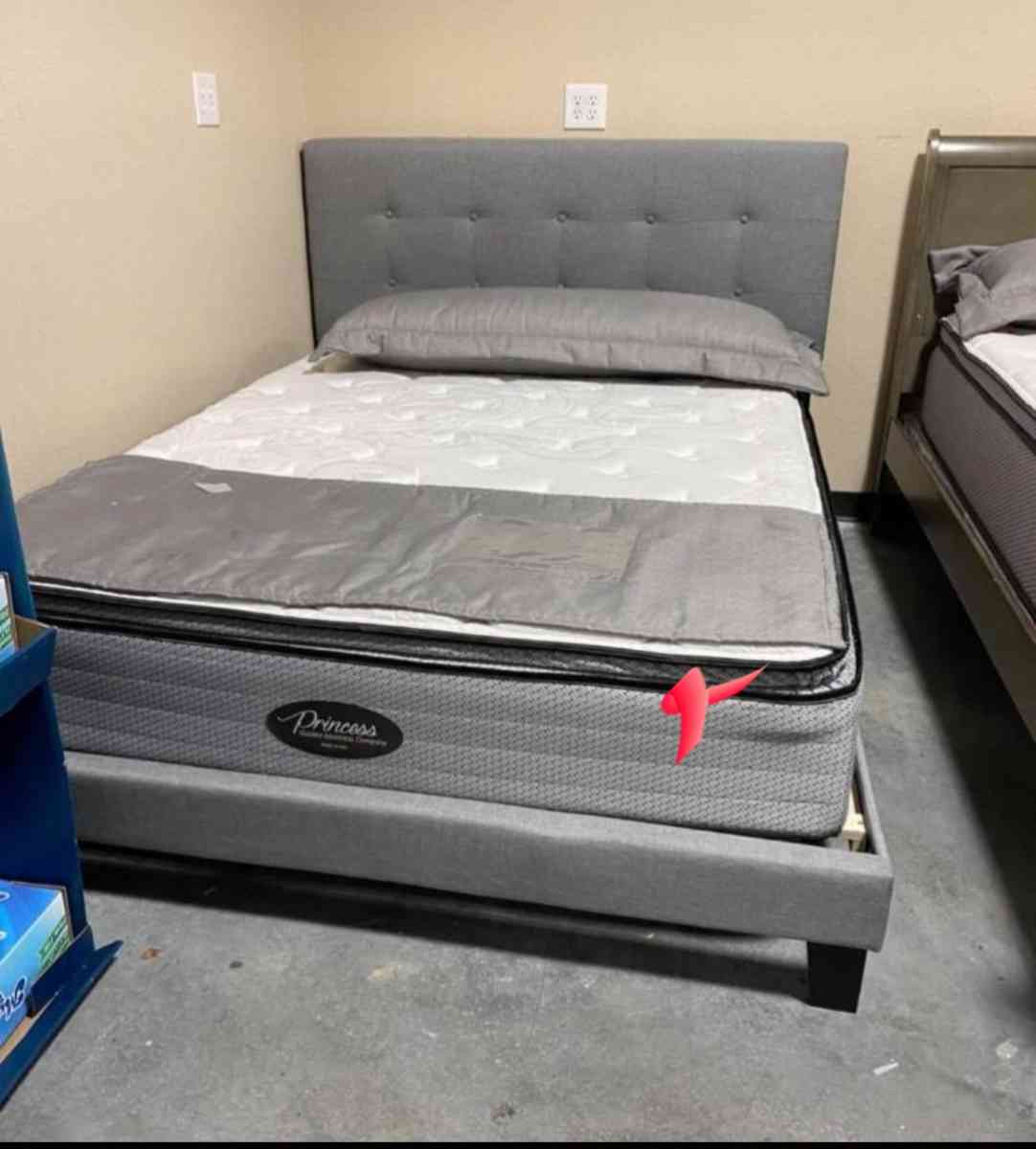 Gray Queen Upholstered bed frame cama