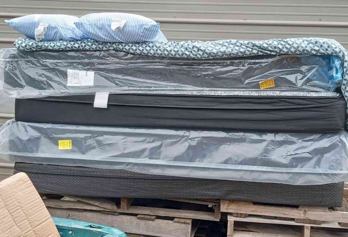 2 full size mattress and box spring