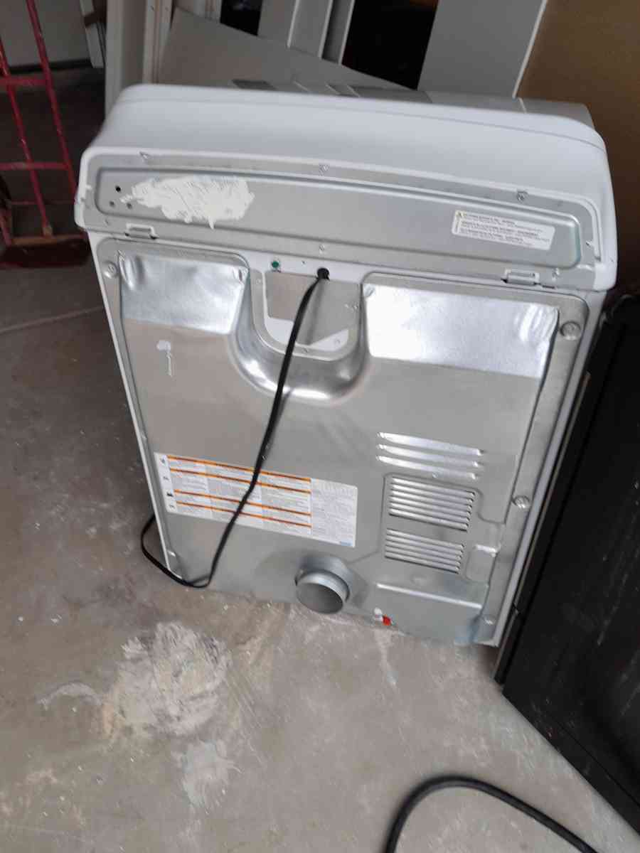 GAS DRYER NEW WHITE ON WHITE WITH