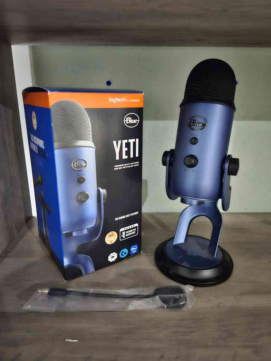 Blue Yeti USB Microphone Midnight Blue Like New