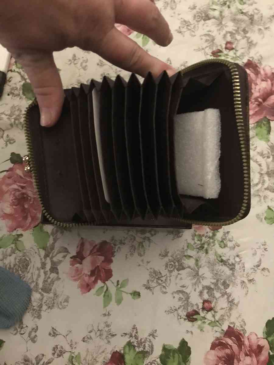 womans wallet