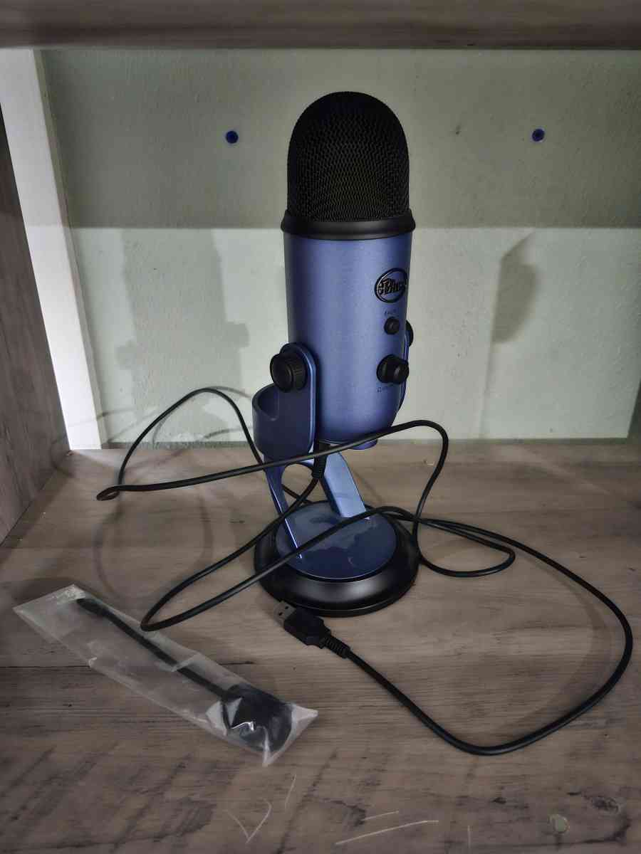 Blue Yeti USB Microphone Midnight Blue Like New
