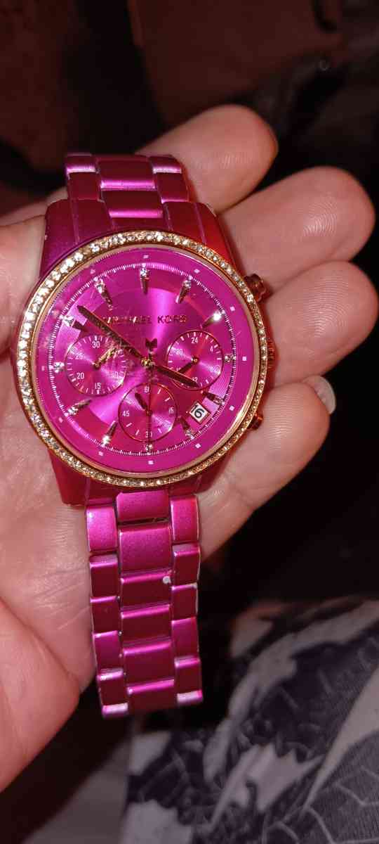 Michael kors pink watch