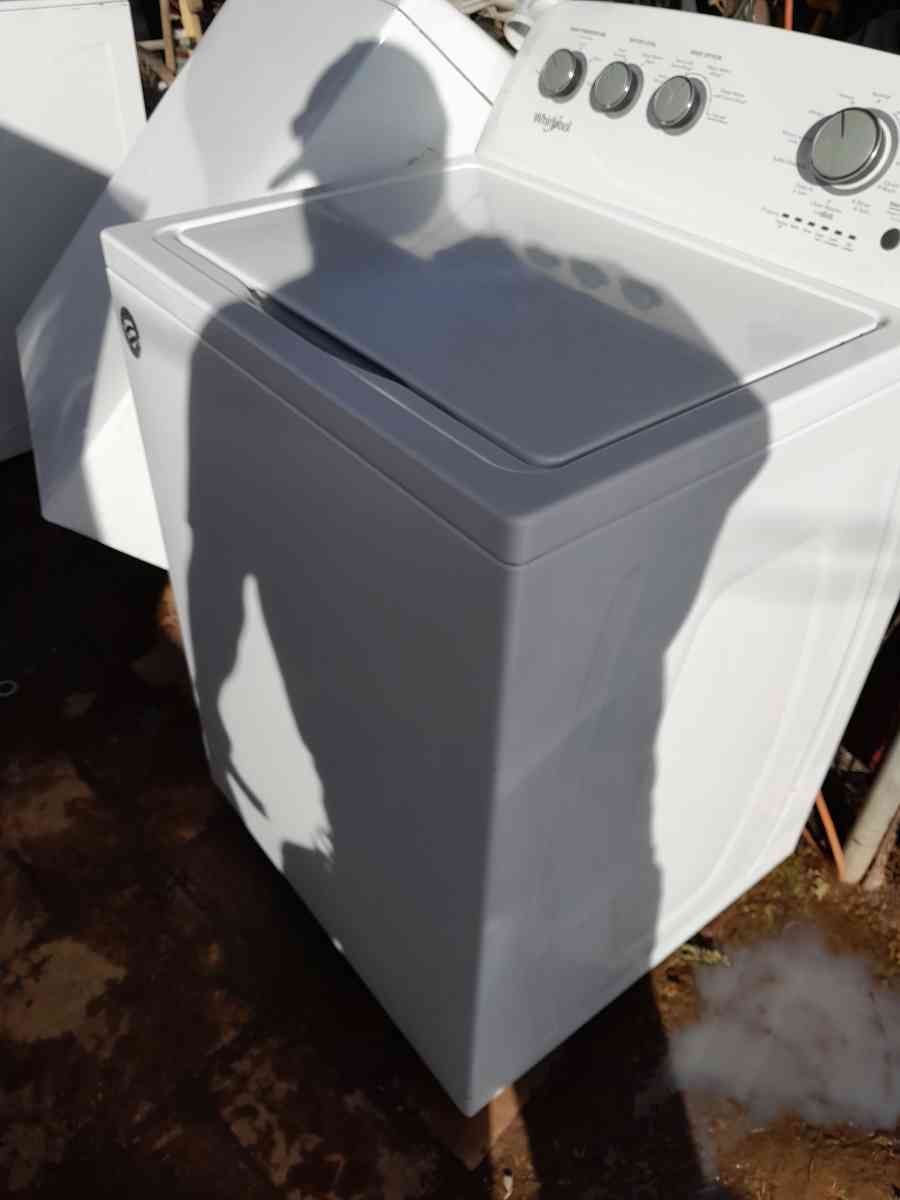 WHIRLPOOL WASHER DRYER ELECTRIC WHITE ON WHITE JUST LIKE NEW