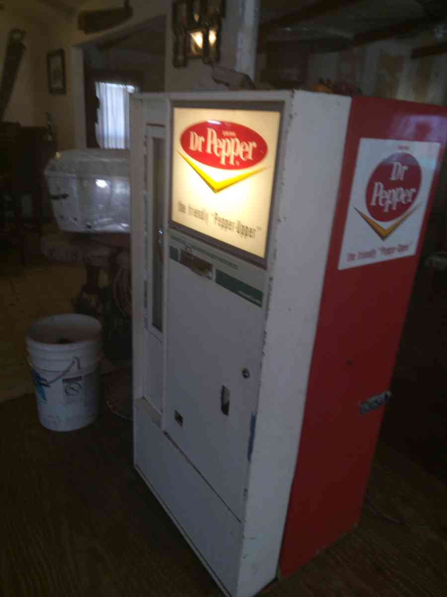 1960 Dr pepper soda machine