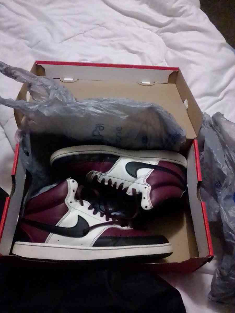 very used  size 8 Nike maroon boys hi tops