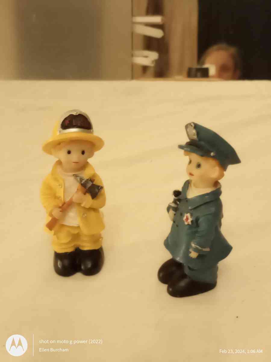 police officr and fire fighter figurines