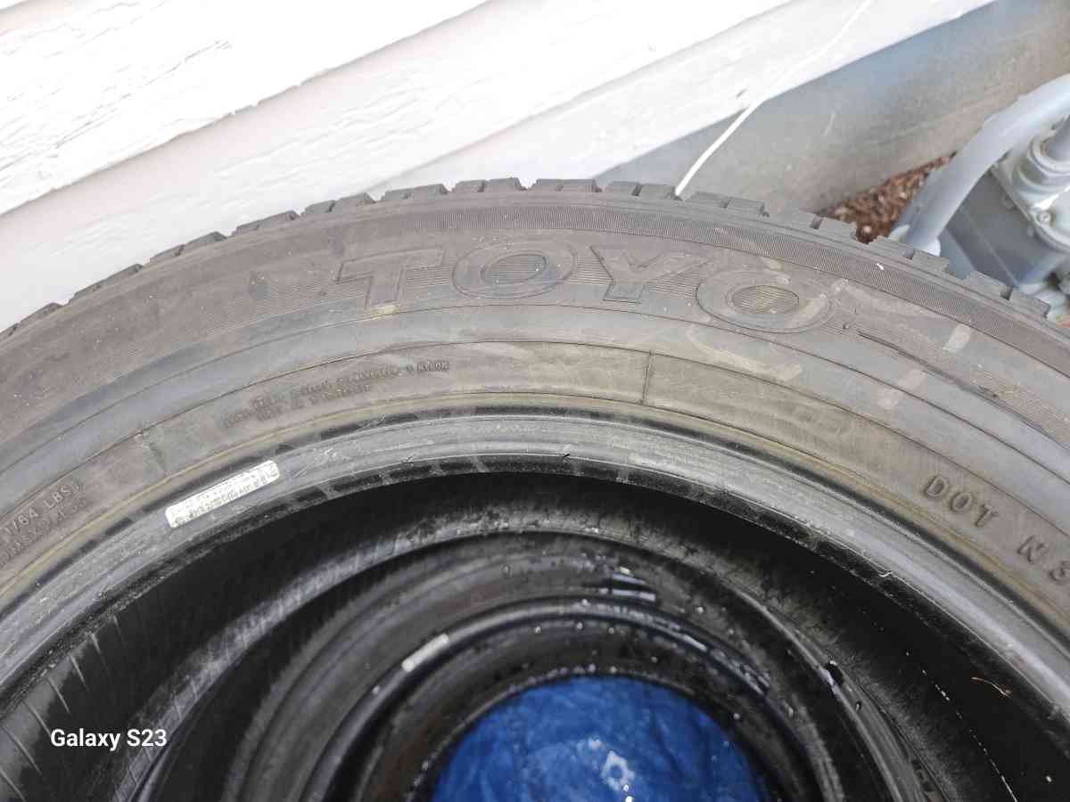 Set of TOYO G02 18in Tires