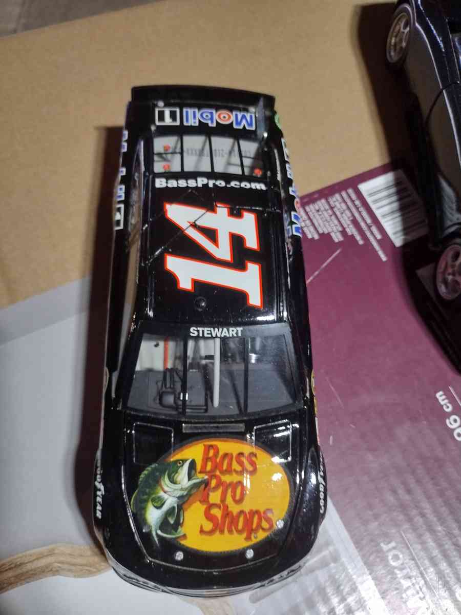 Lot of 7  1 24 scale diecast cars Lionel and maisto