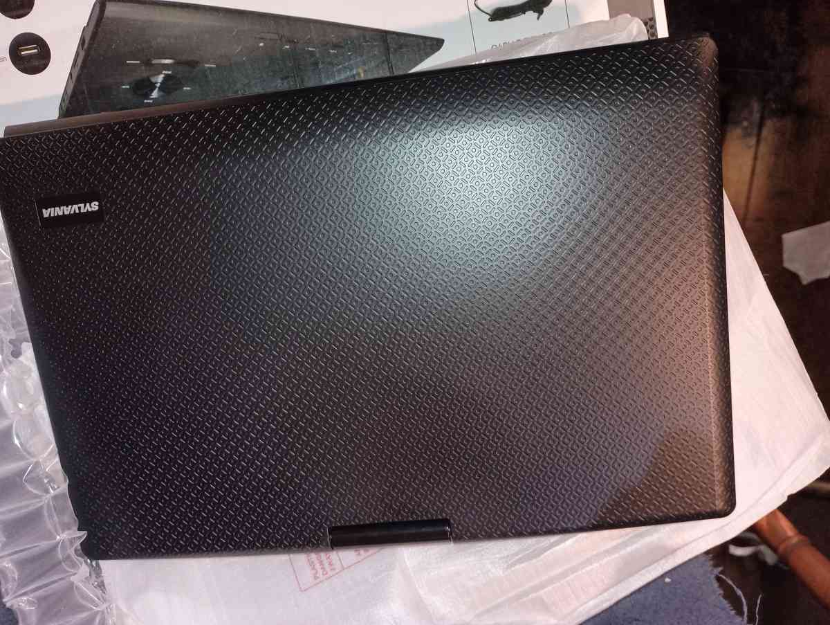 Sylvania SDVD portable player