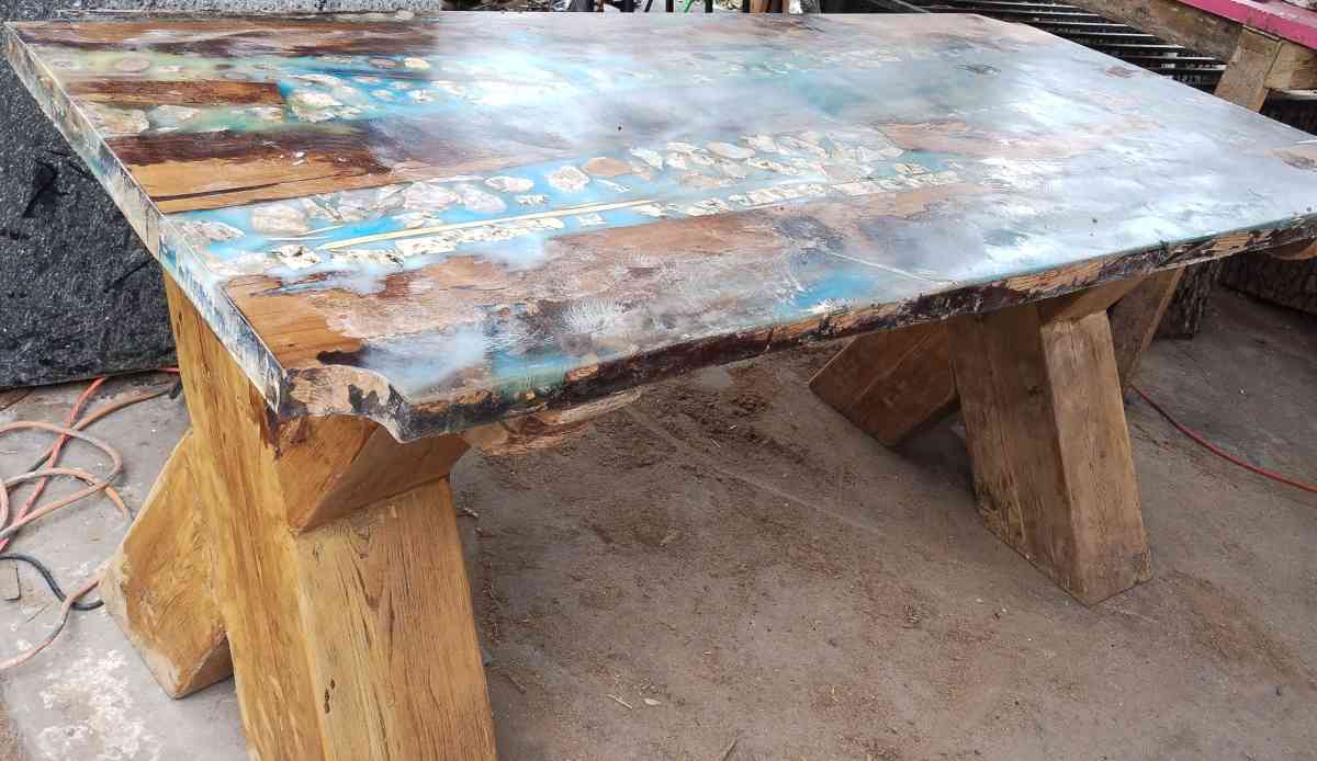 my dad is selling this table