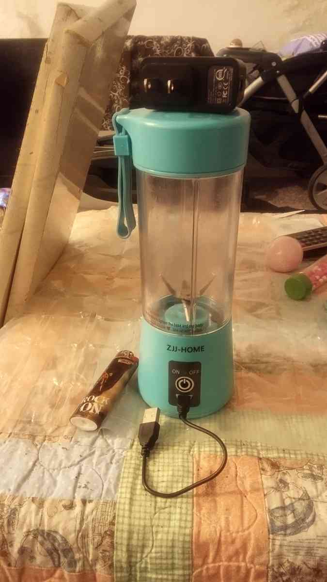 little green blender for shakes good condition no scratches