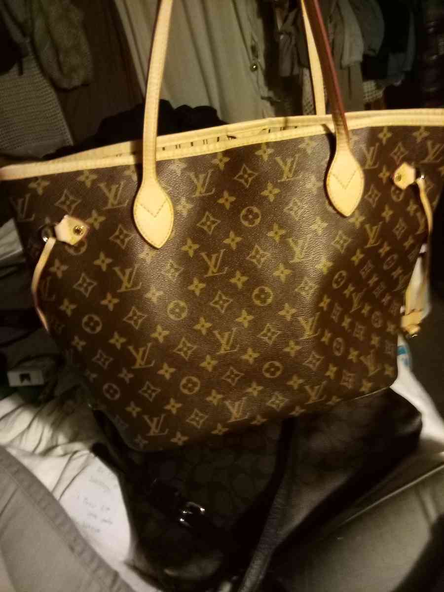 authentic leather Louis Vuitton never full bag
