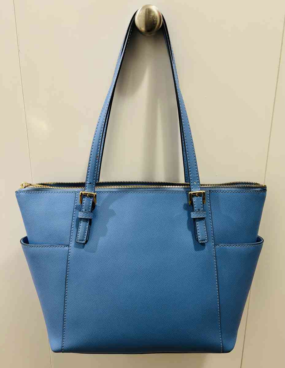 LIKE NEW MICHAEL KORS HANDBAG