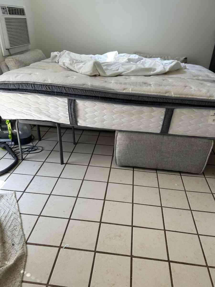 Serra Queen used as guest bed since Oct Moving and cant take
