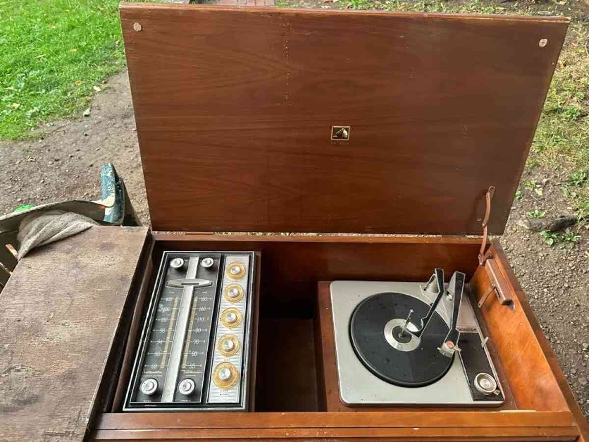 Antique 1942 Victoria Console Record Player