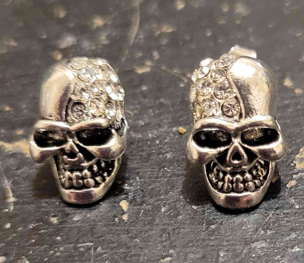 decorative skull pierced earrings