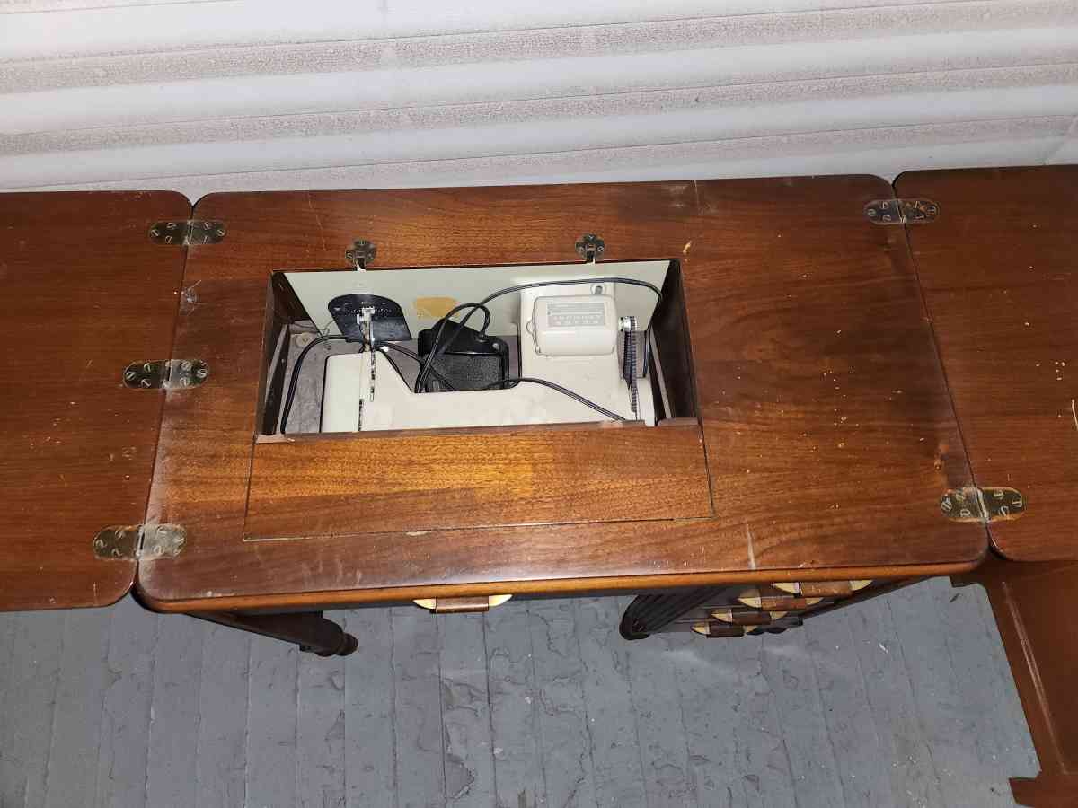 Vintage Sewing Desk With Sewing Machine