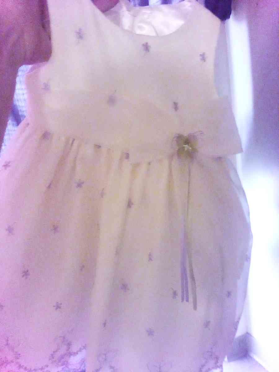 little girl dress the size is 24 mos