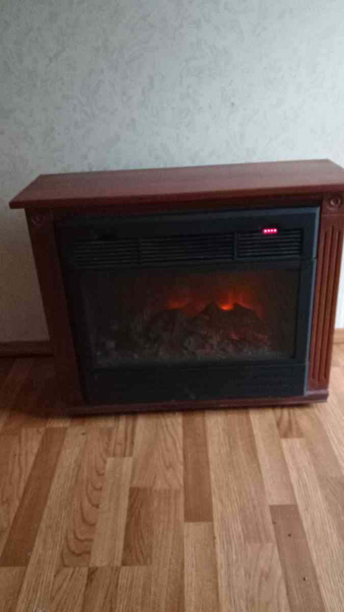 electric fireplace heater works excellent in mint condition