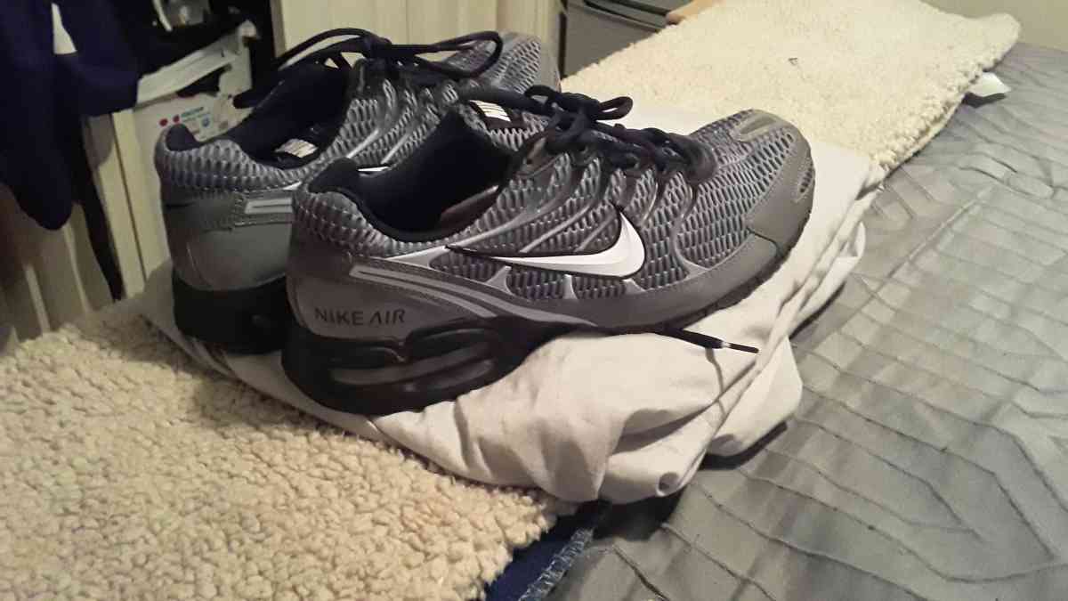 new Nike shoes never worn