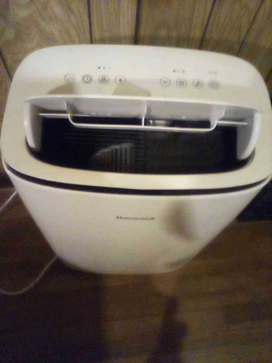 portable humidifier and AC unit works very good