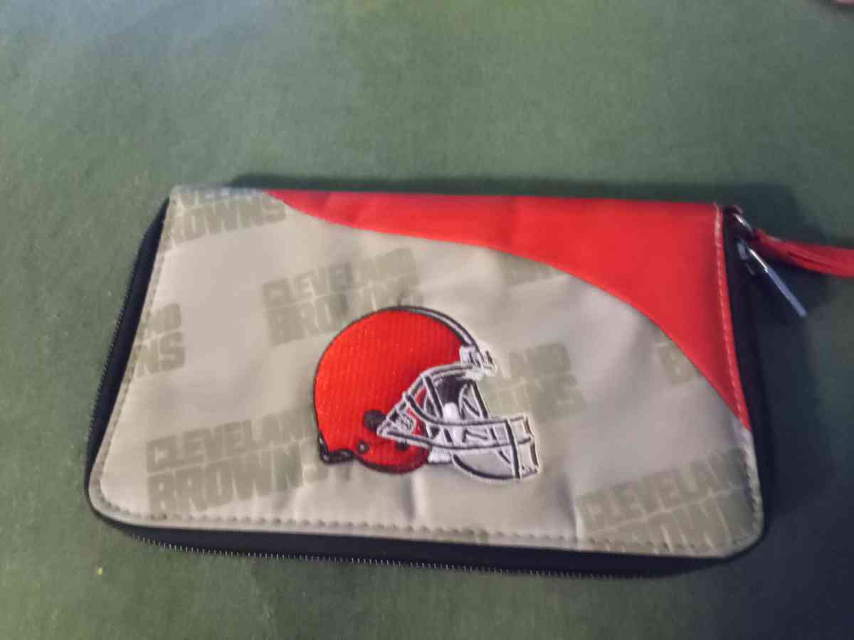 Cleveland Brown wallet use