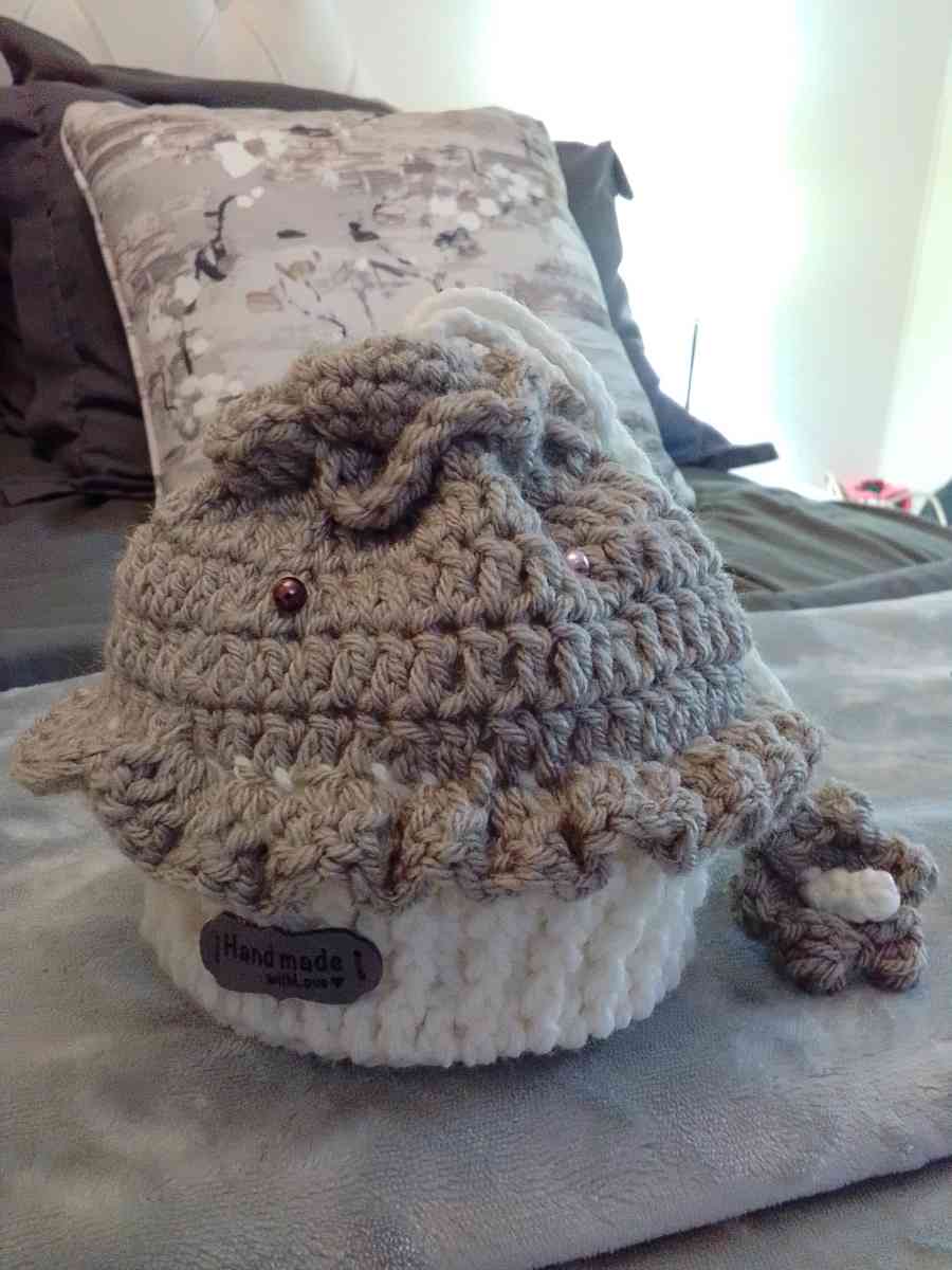 Crocheted chocolate cupcake pouch