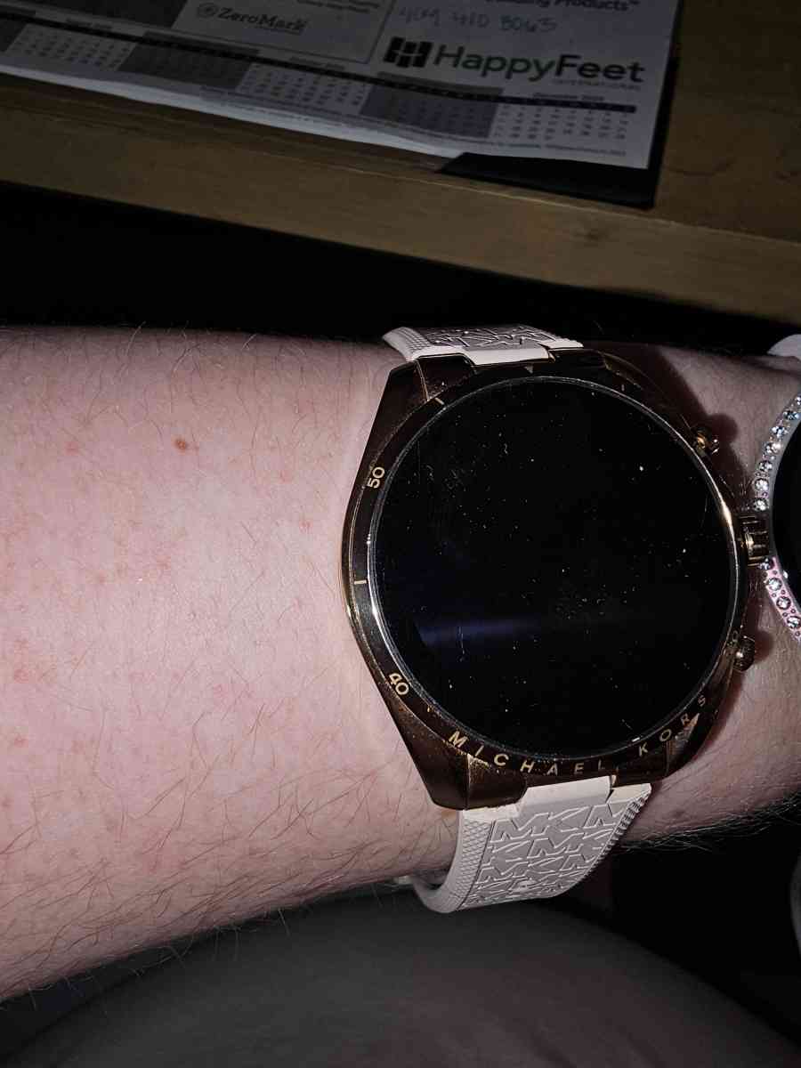 MK Bradshaw 6 smart watch