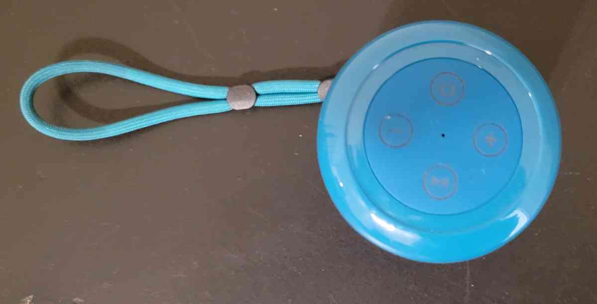 Hooked Portable Bluetooth Speaker