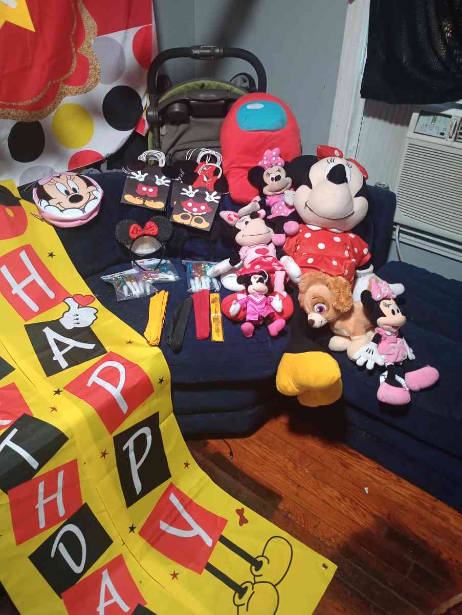 Mickey mouse and Minnie birthday party set with Minnie plush