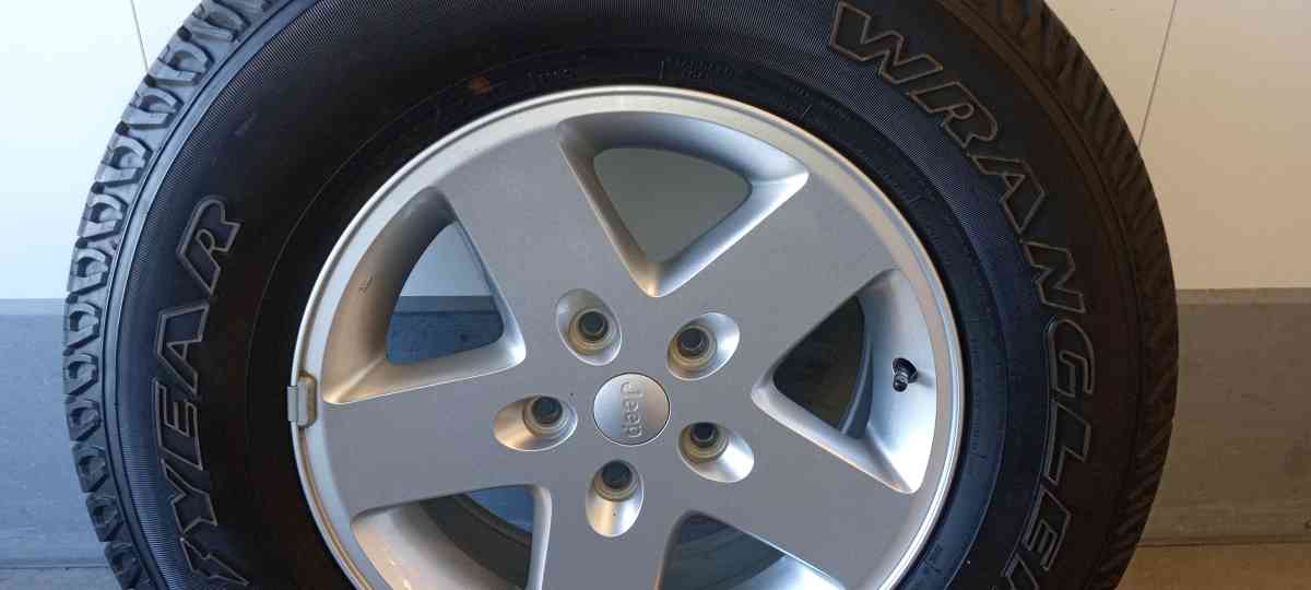 the tire rim R17 for the jeep whangler 2011