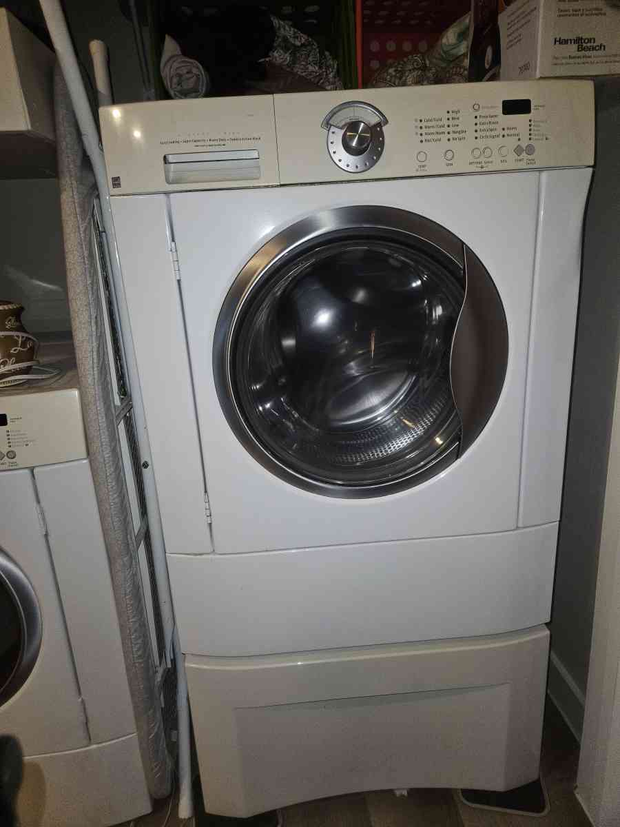 Frigidaire Front load Washer