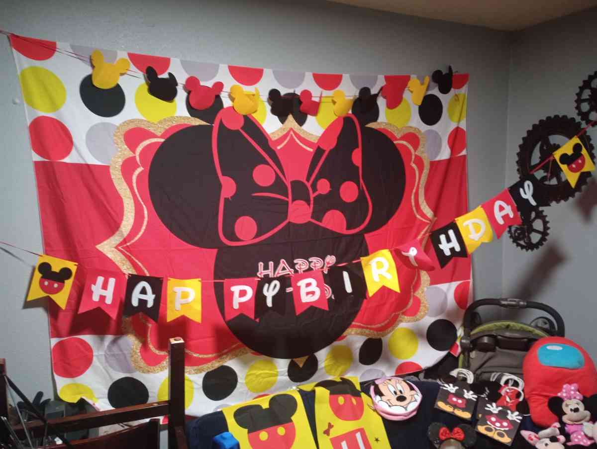 Mickey mouse and Minnie birthday party set with Minnie plush