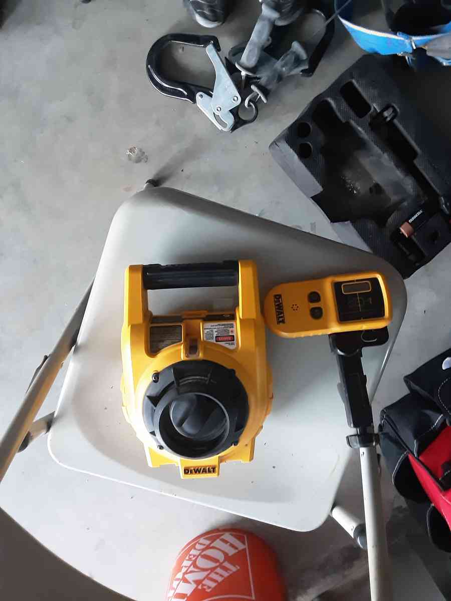 Dewalt battery powered rotary laser level like new condition