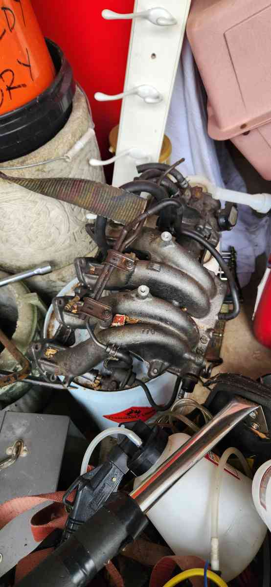 Toyota plenum with carburetor