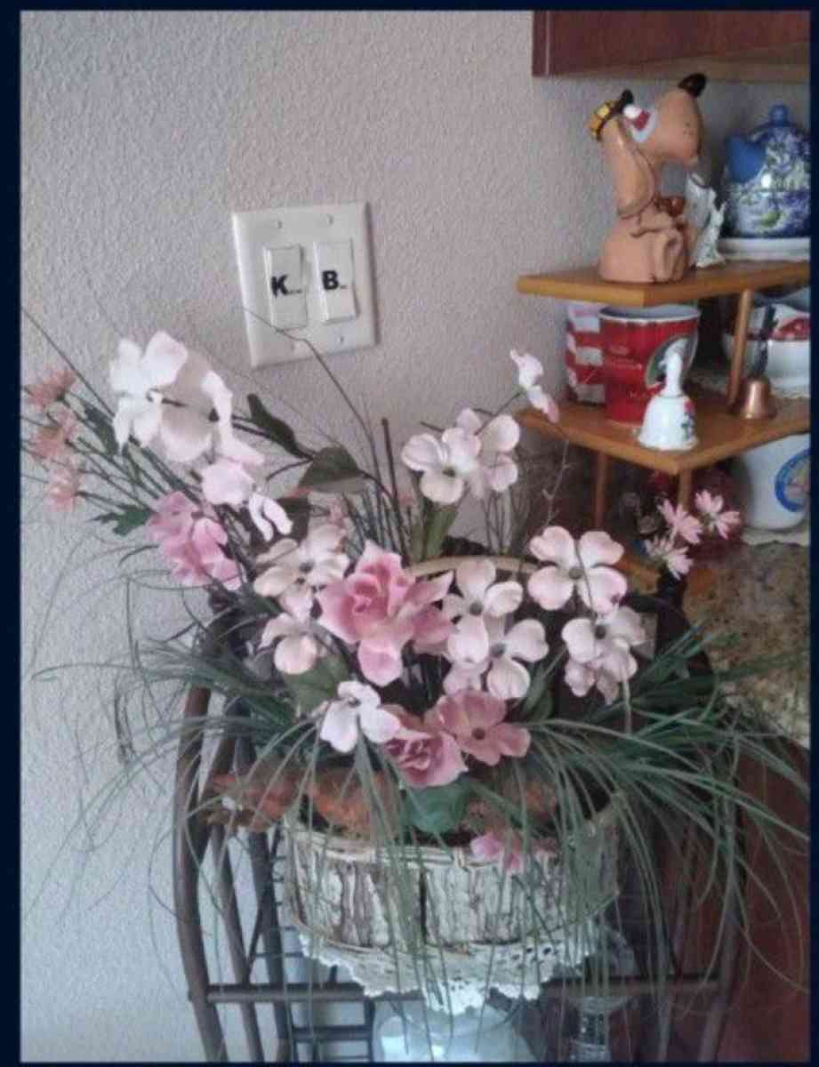 vintage 80s basket of flowers