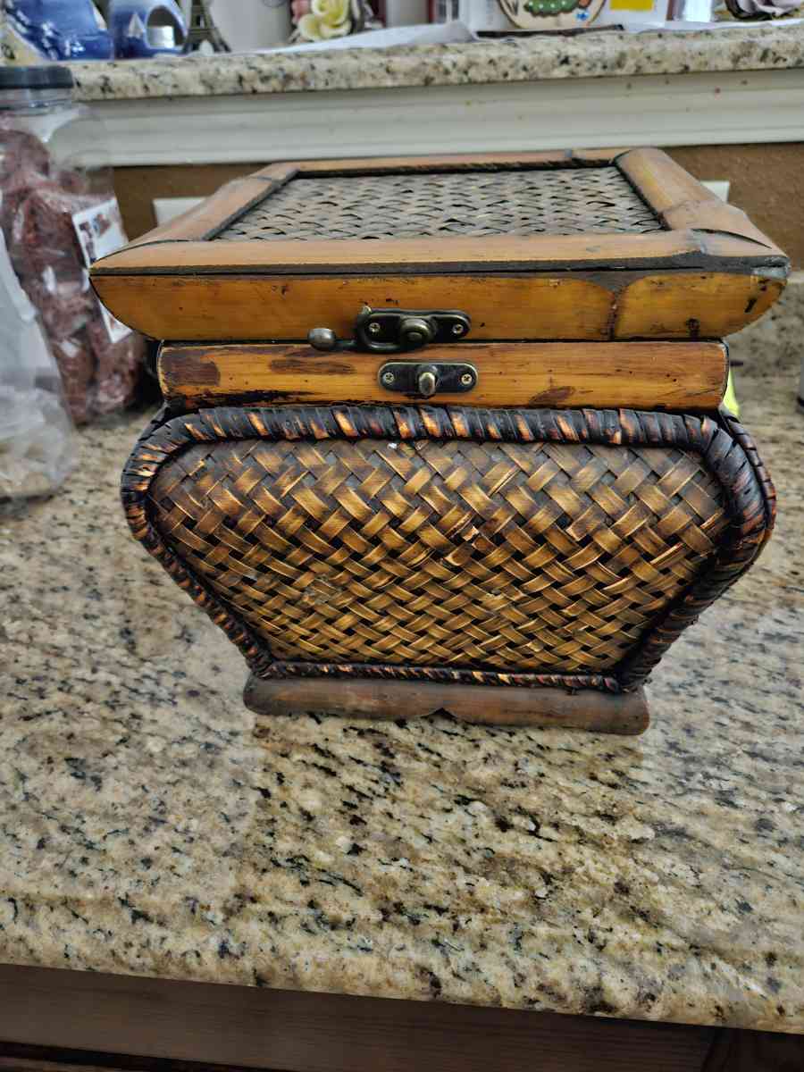 1970s Vintage Brown Woven Style Box