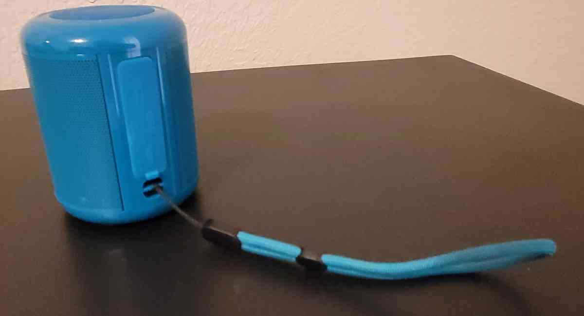 Hooked Portable Bluetooth Speaker