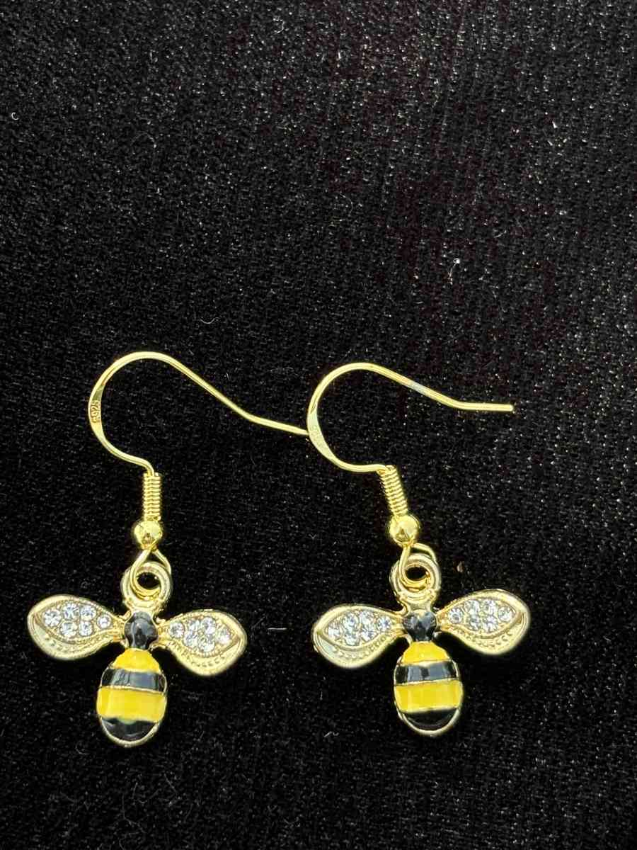 honey bee earrings