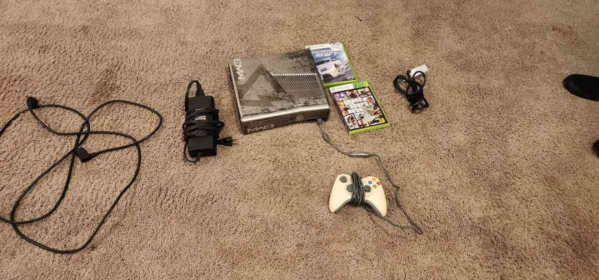 modern warfare xbox360 with control and games