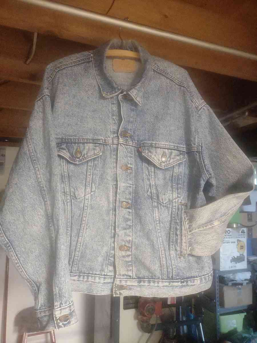 Levis jean jacket large size little e 80s no fraying