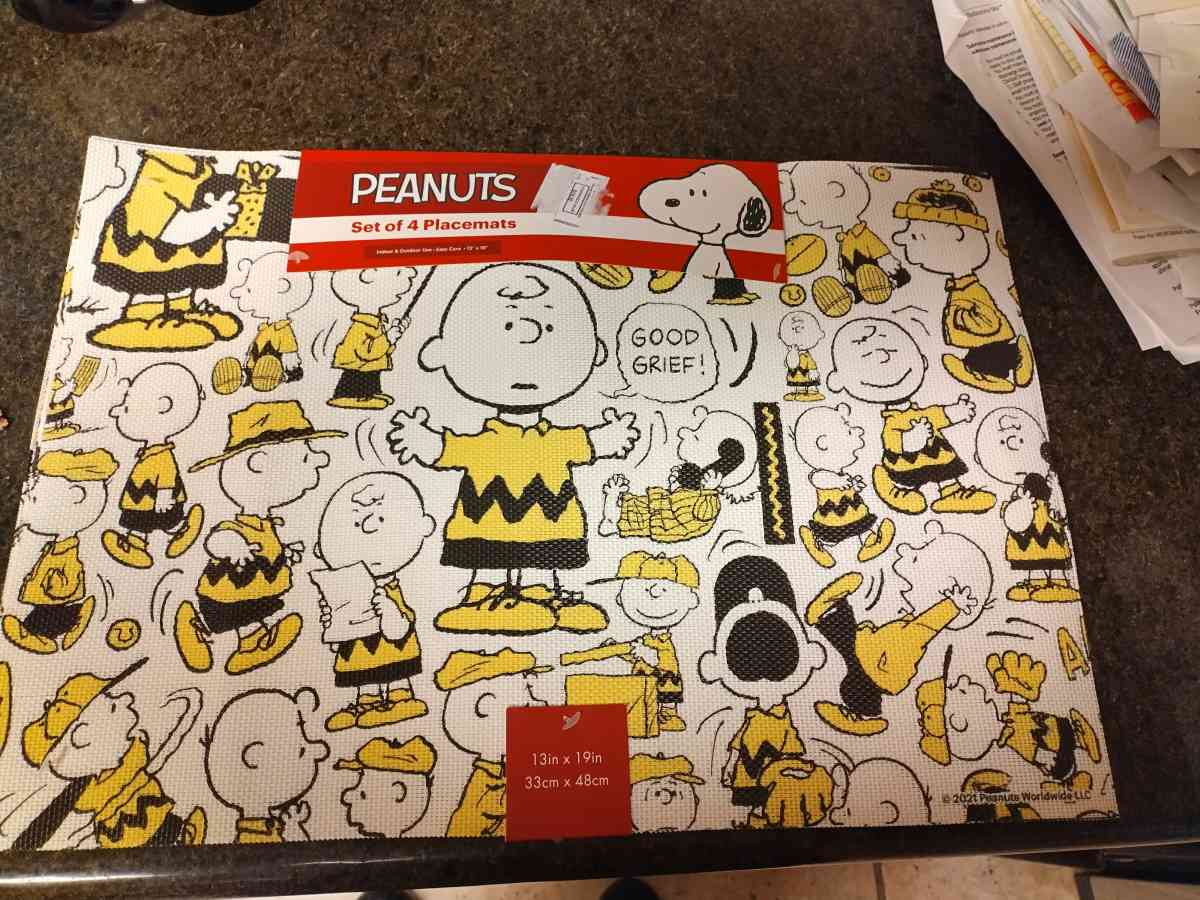 peanuts place mats