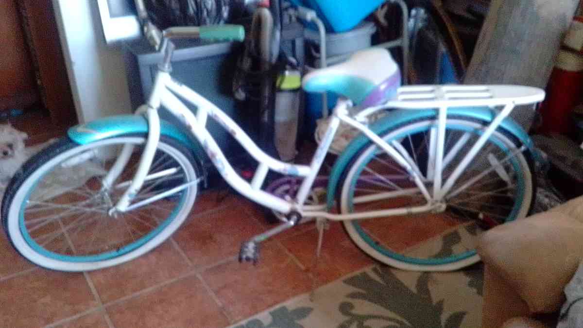 Huffy bike in good condition tires just need air did not use