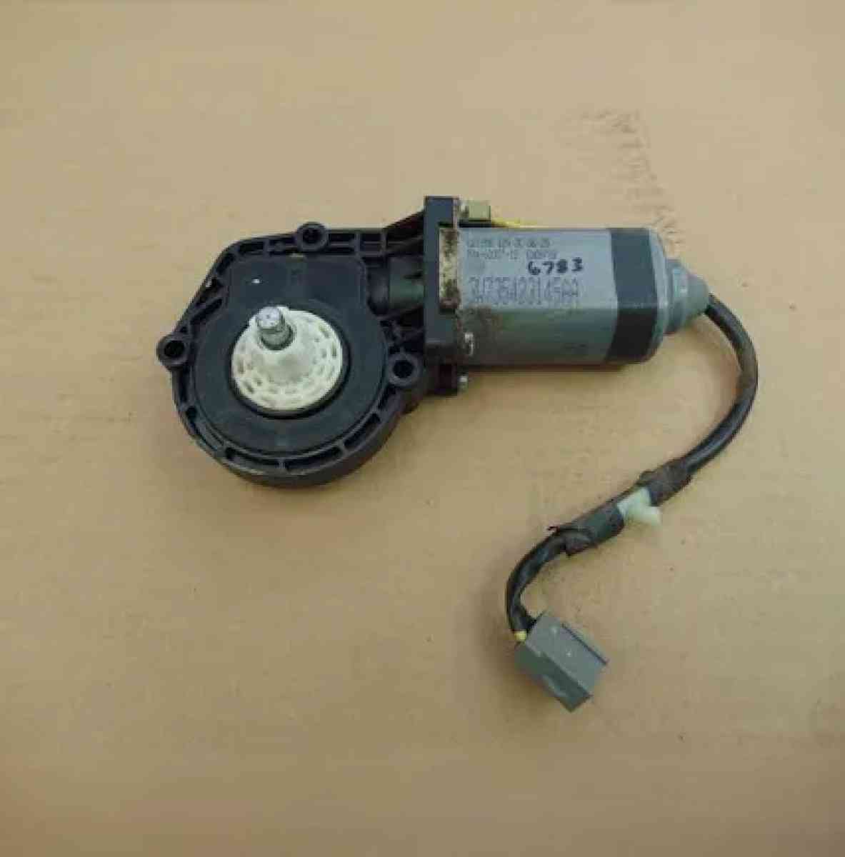 1992 to 2011 Ford Crown Vic Front Driver Power Window Motor