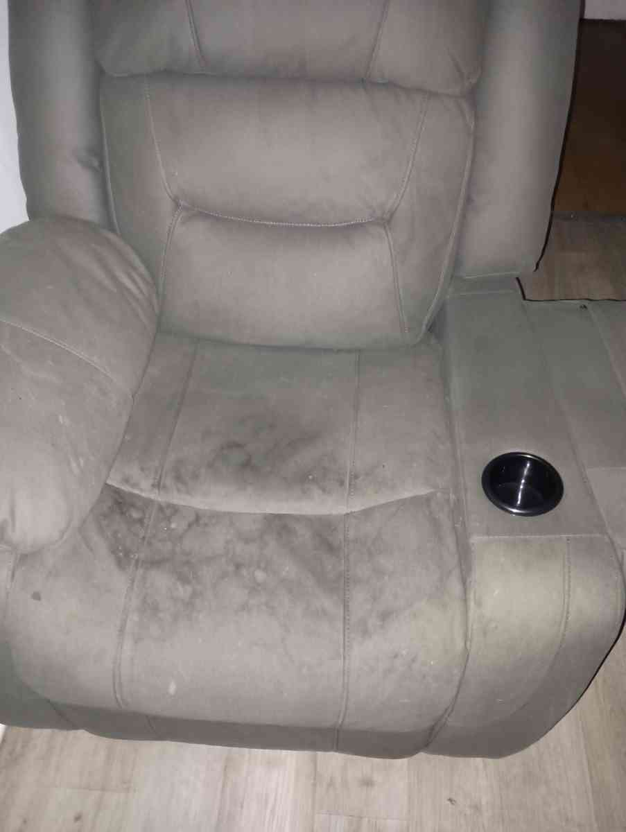 a recliner comes with a cup holder