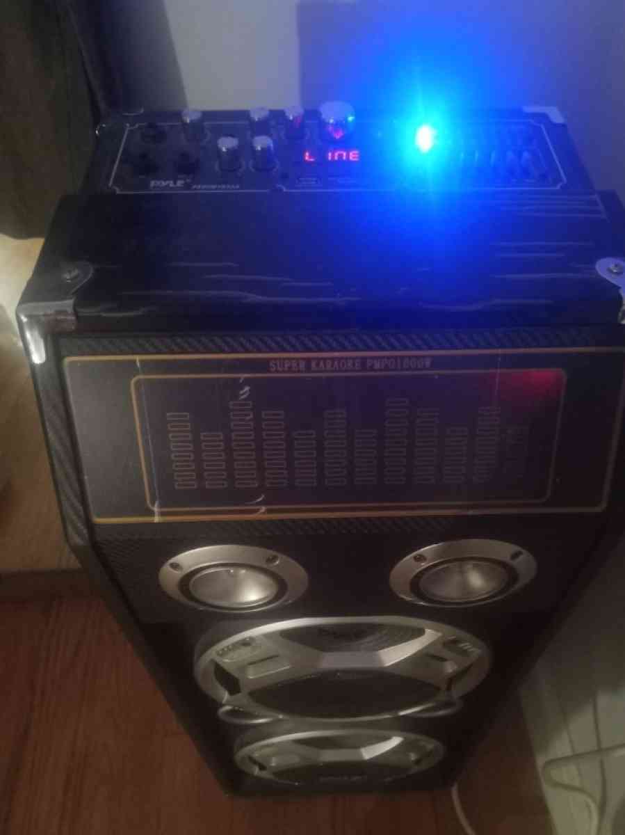 I am selling a speaker in very good condition like new littl