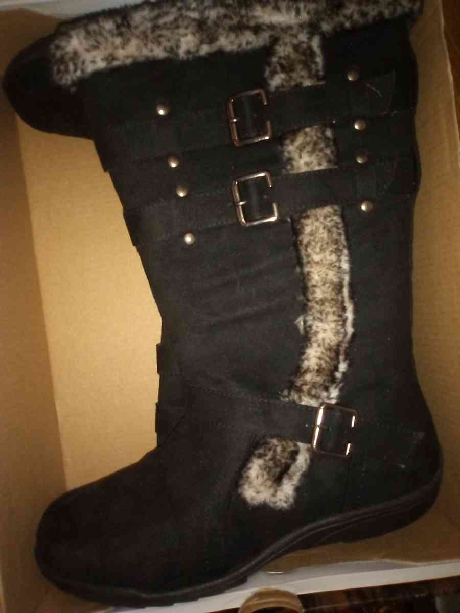 woman boots size 6 in a half